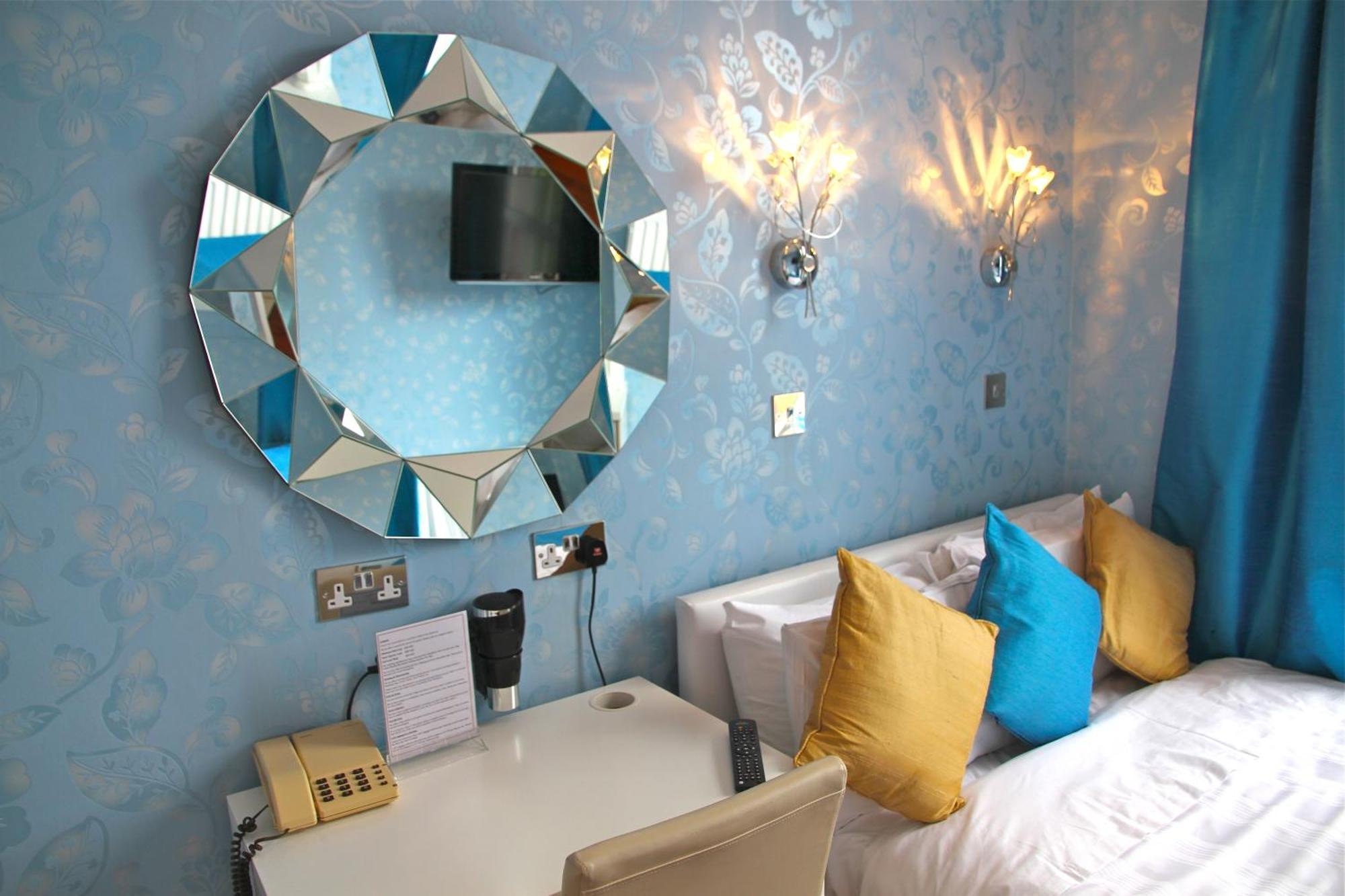הונסלו Crompton Guest House מראה חיצוני תמונה