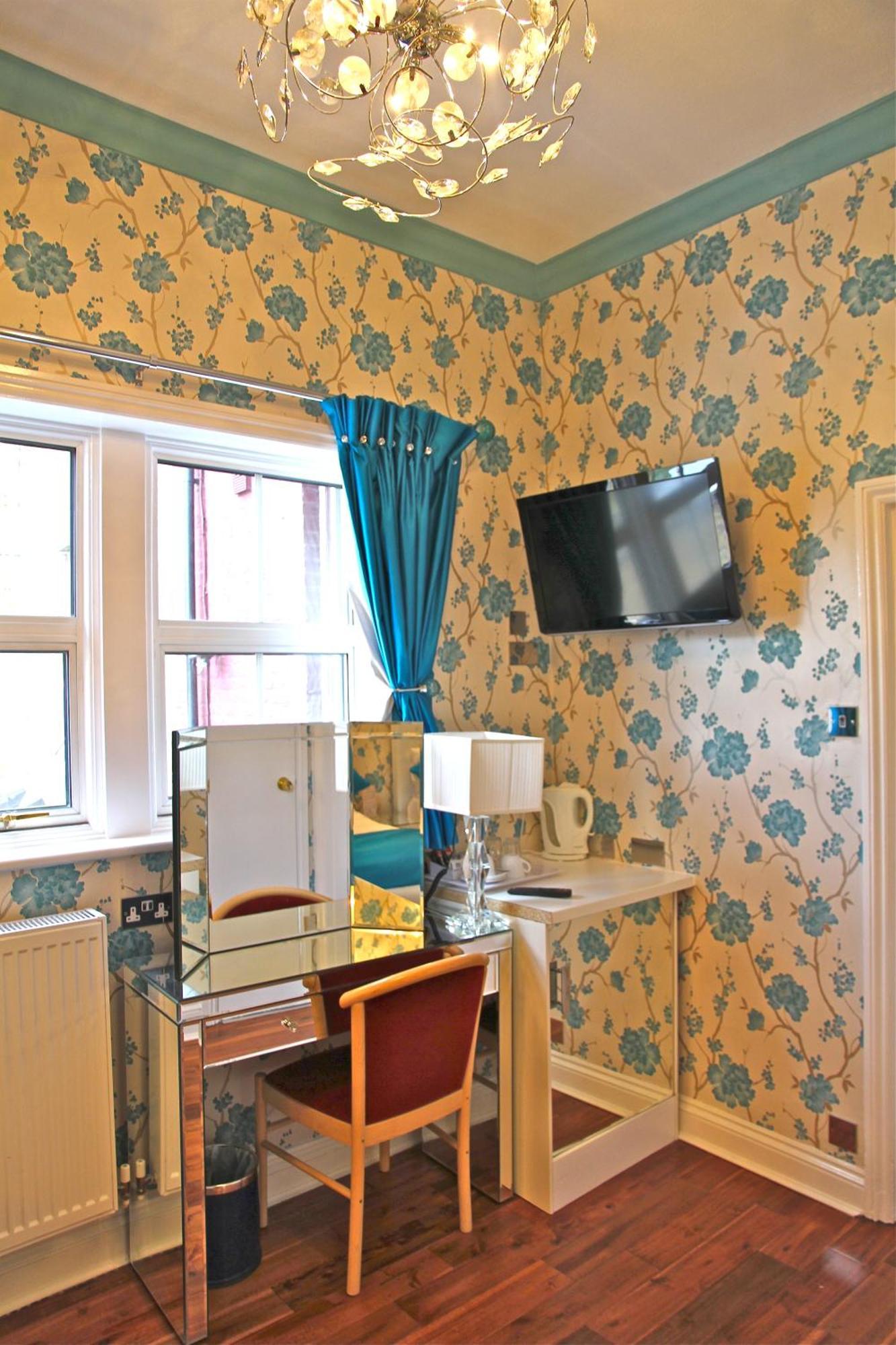 הונסלו Crompton Guest House מראה חיצוני תמונה