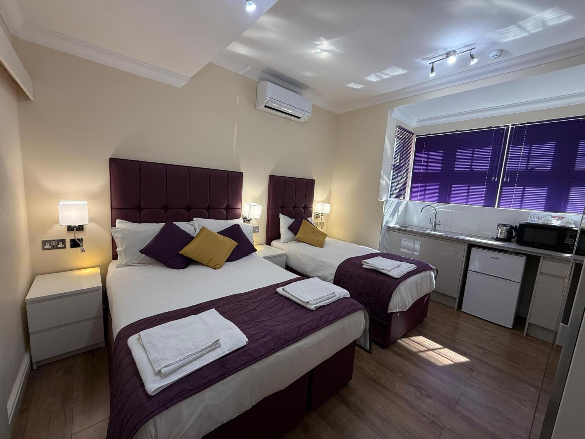 הונסלו Crompton Guest House מראה חיצוני תמונה