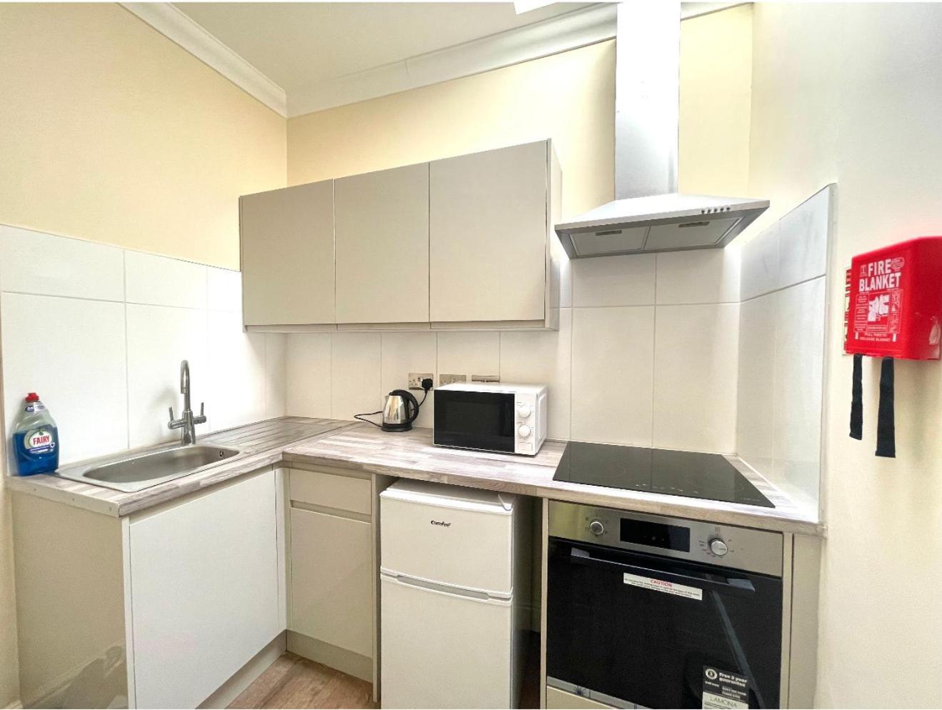 הונסלו Crompton Guest House מראה חיצוני תמונה