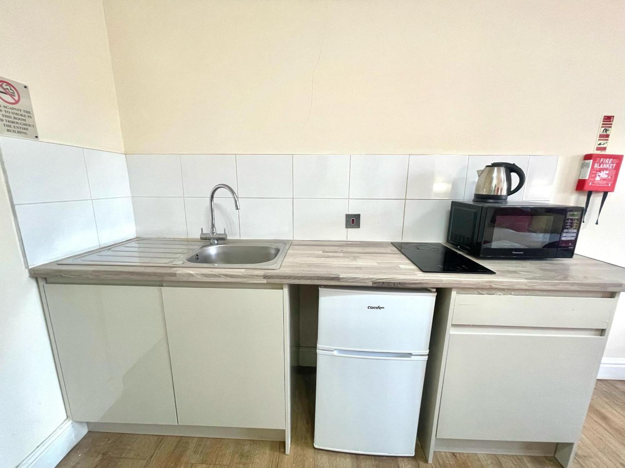 הונסלו Crompton Guest House מראה חיצוני תמונה