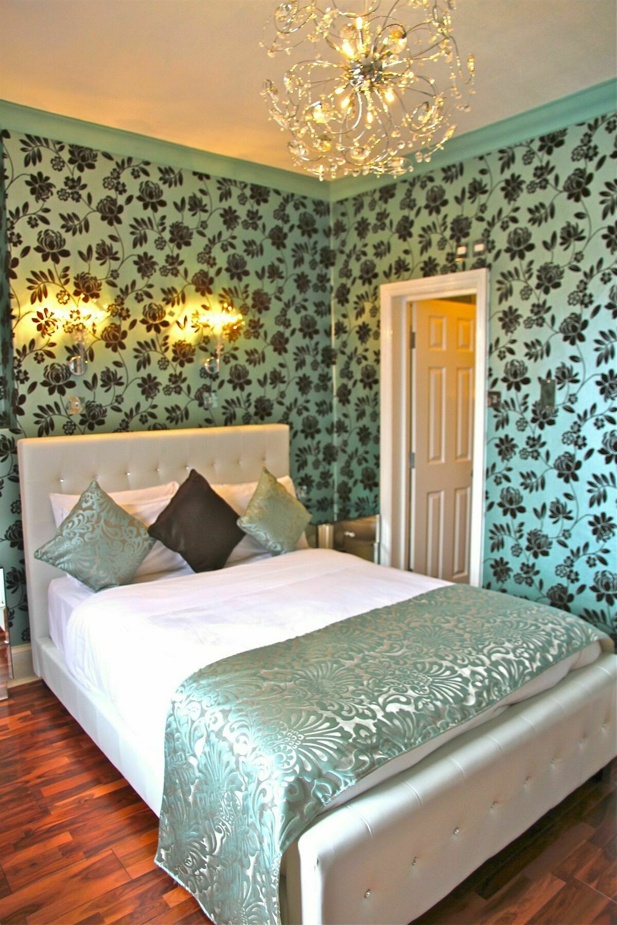 הונסלו Crompton Guest House מראה חיצוני תמונה