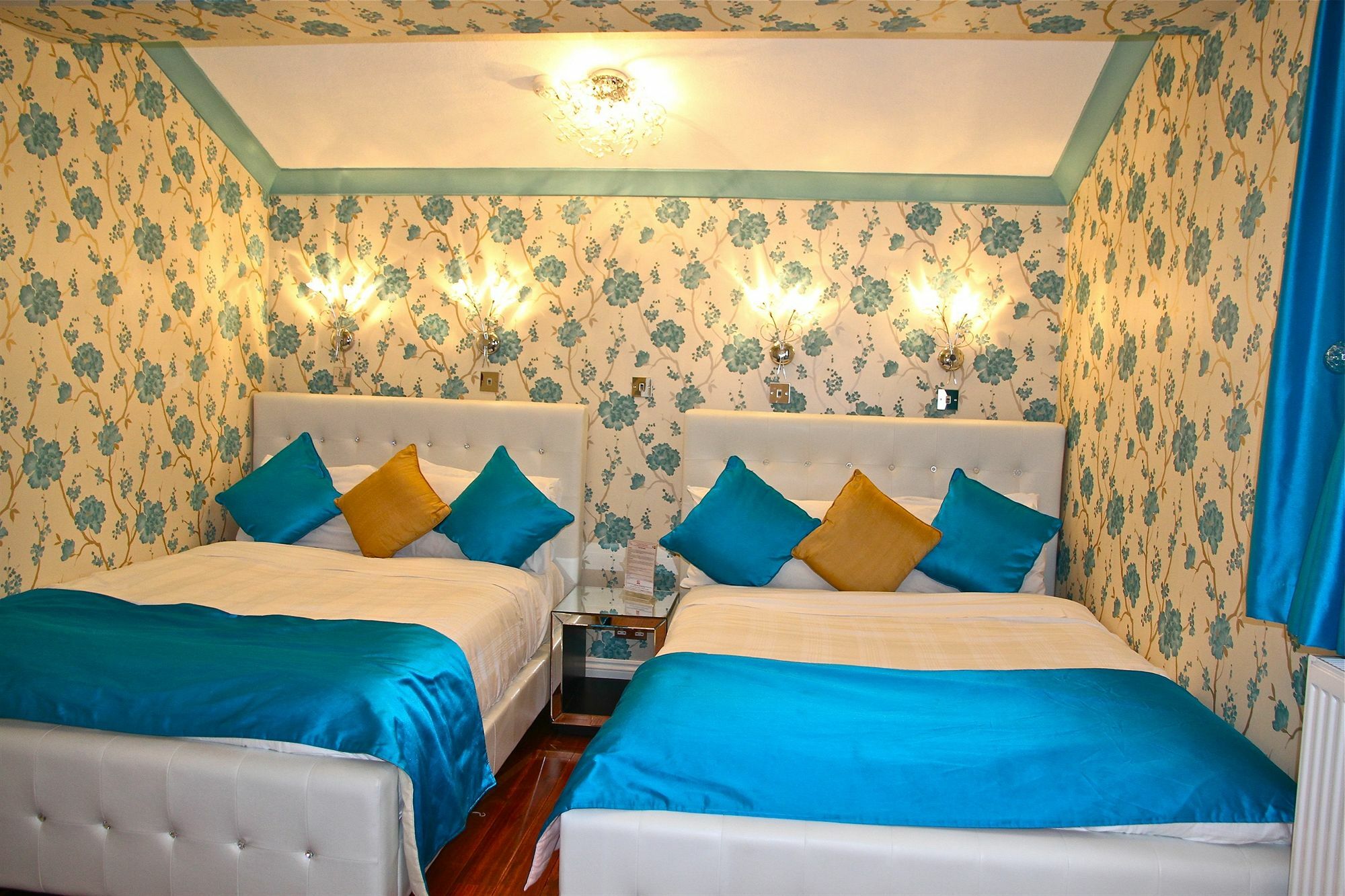 הונסלו Crompton Guest House מראה חיצוני תמונה